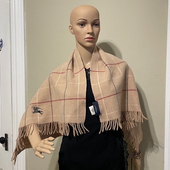 Burberry London Plaid Lap Cover - Picture 8 of 8